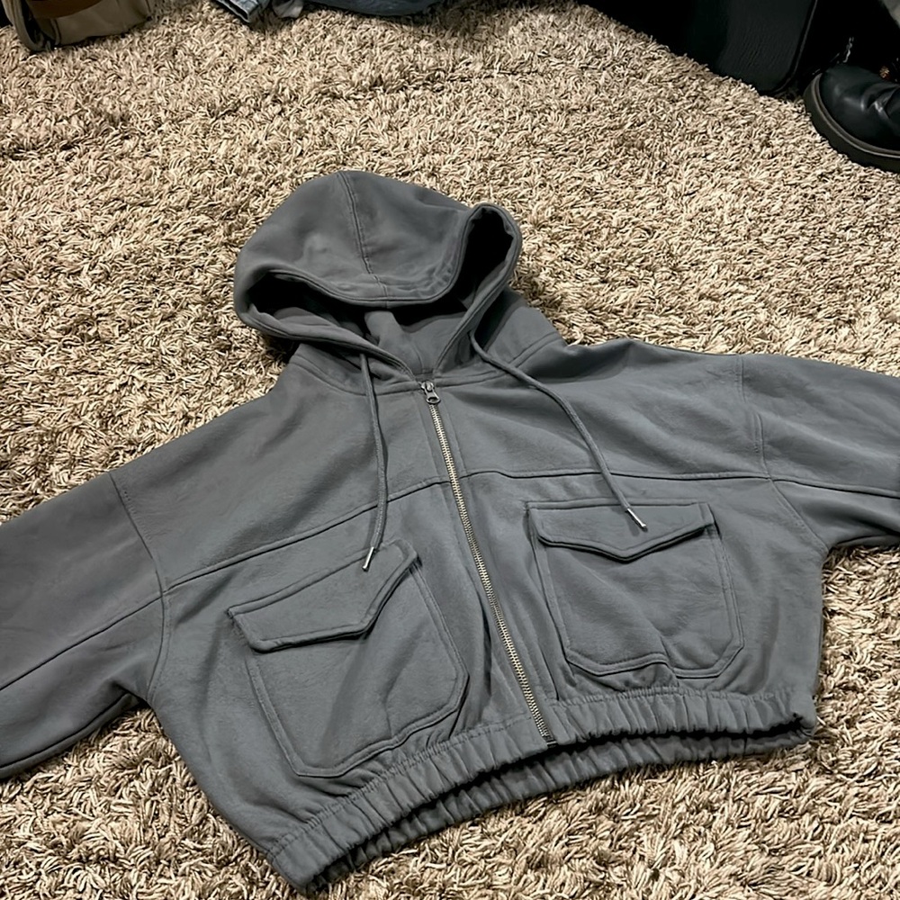 NWOT ASHLEY VINTAGE CHARM Cropped Gray Zipped Hoodie - Picture 6 of 12